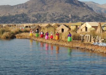 Islas flotantes de totora en Perú